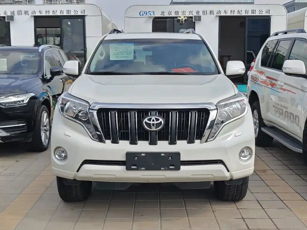 Toyota Prado 2017 — фото 1