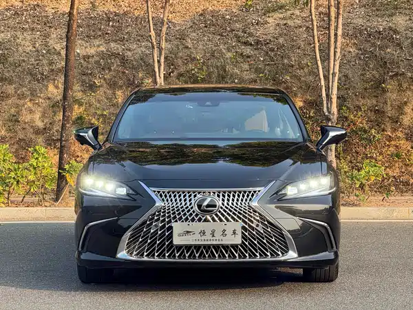 Lexus ES 2023