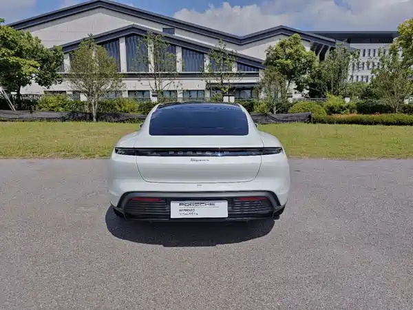 Porsche Taycan 2023