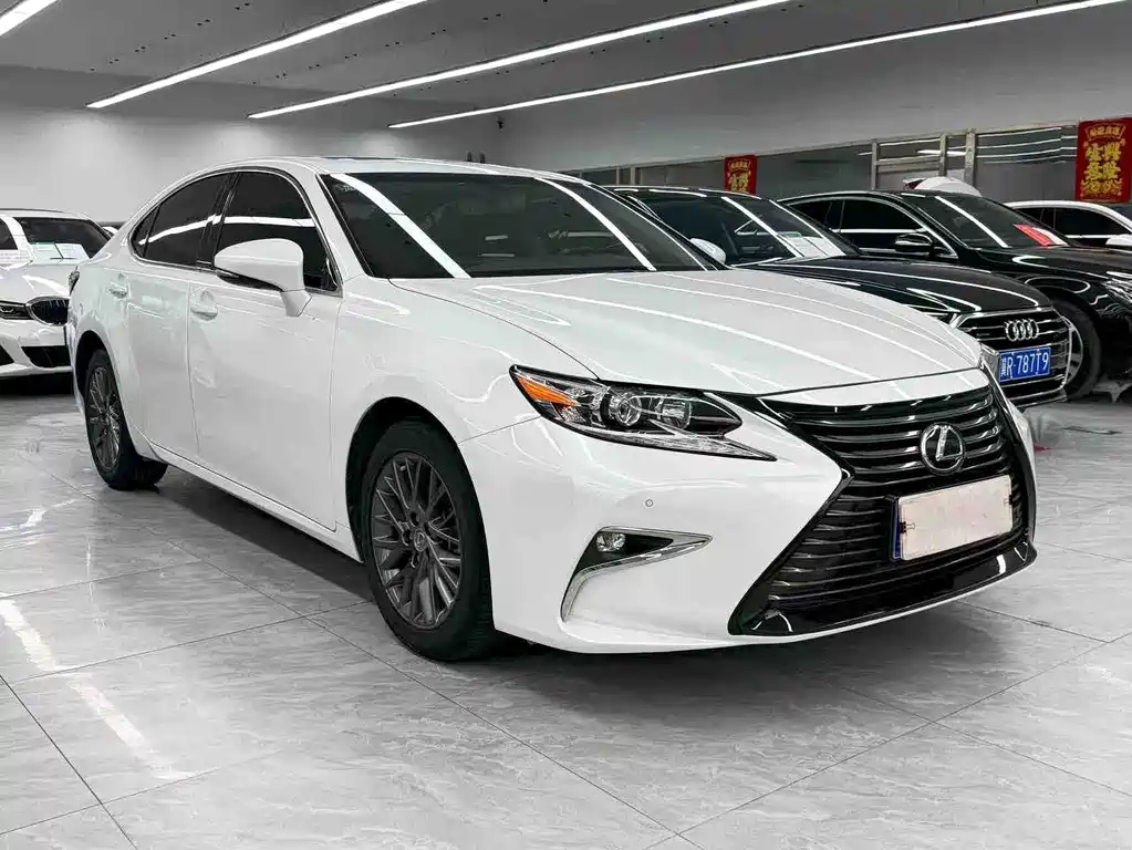 Lexus ES 2018 — фото 3