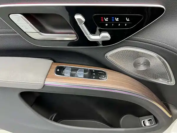 Mercedes-Benz EQS SUV 2025