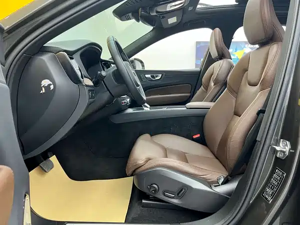 Volvo XC60 2022