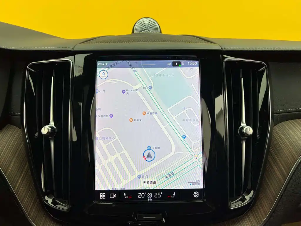 Volvo XC60 2022 — фото 14