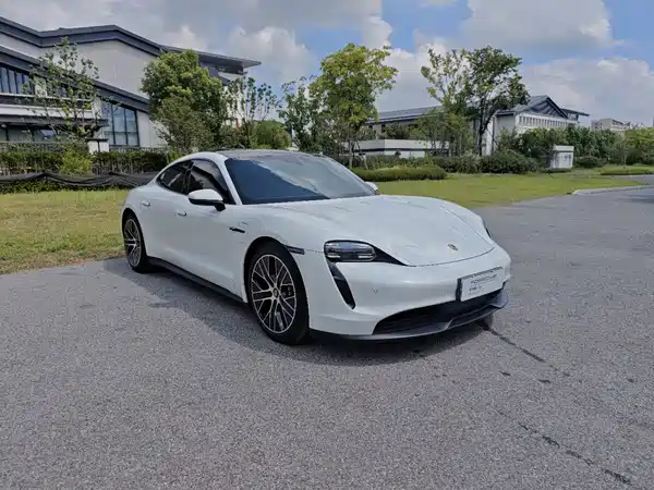 Porsche Taycan 2023
