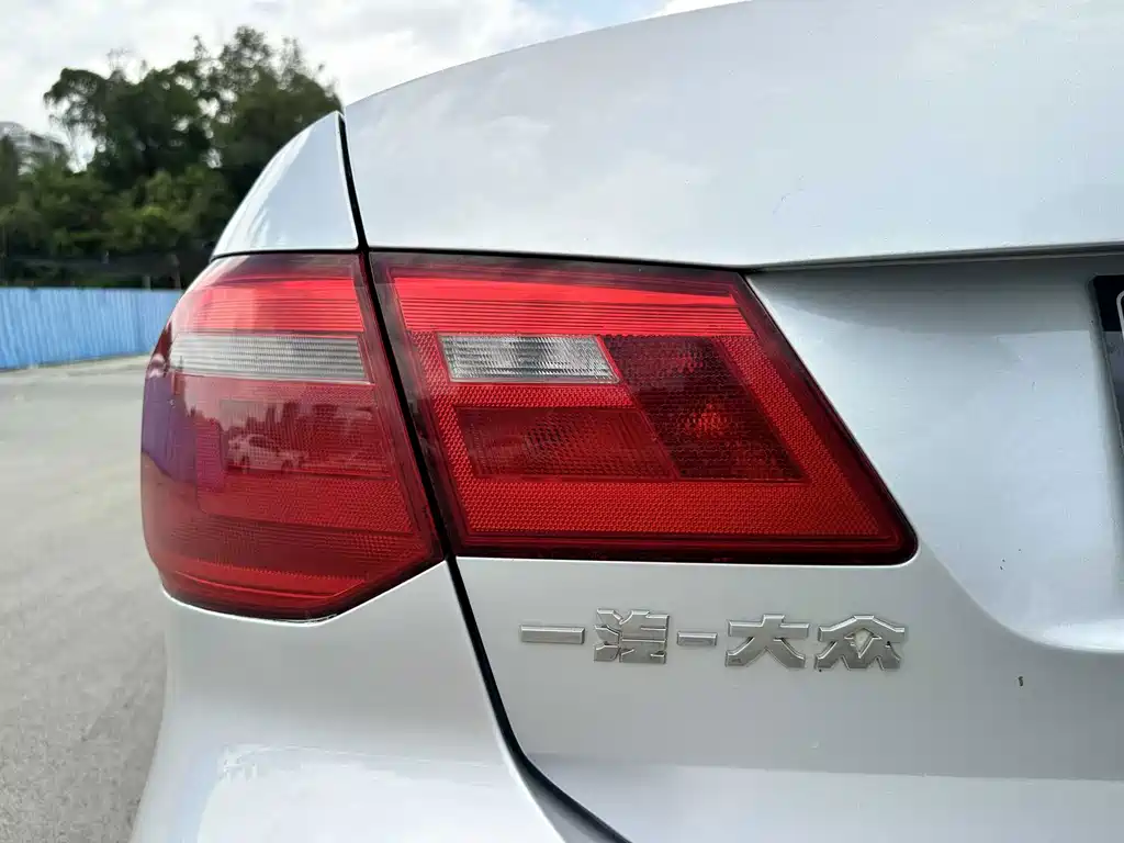 Volkswagen Jetta 2016 — фото 10