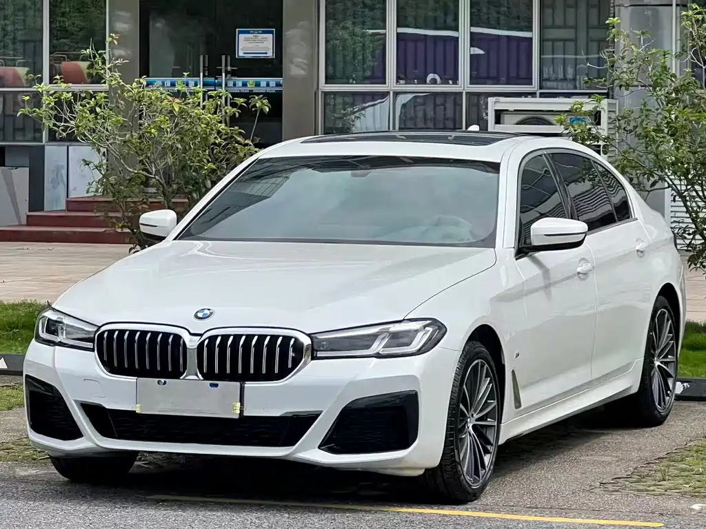 BMW 5 Series 2023 — фото 1