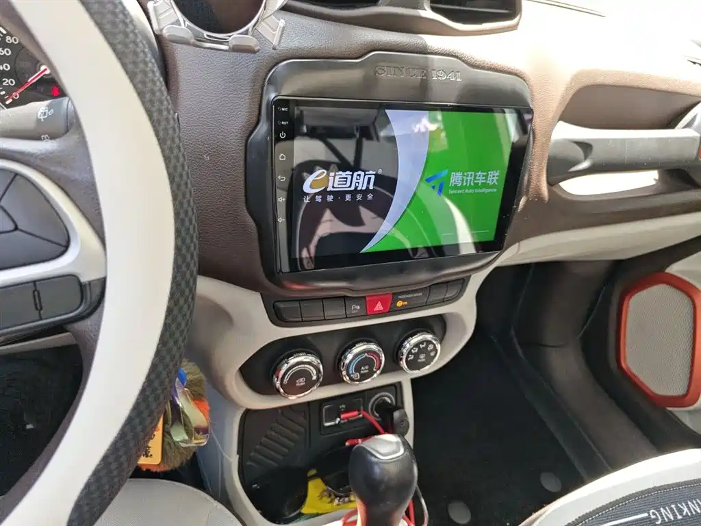 Jeep Renegade 2017 — фото 14