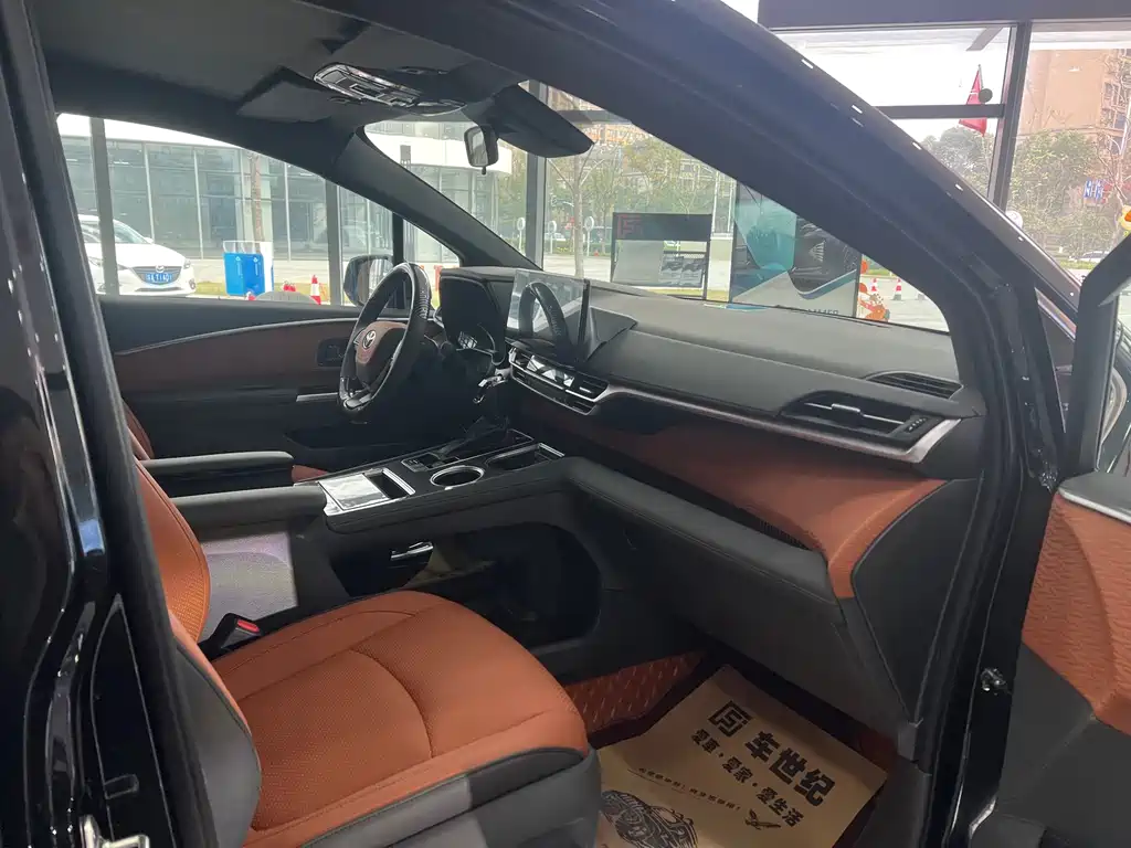 Toyota Granvia — фото 7