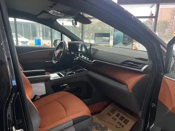 Toyota Granvia 2024