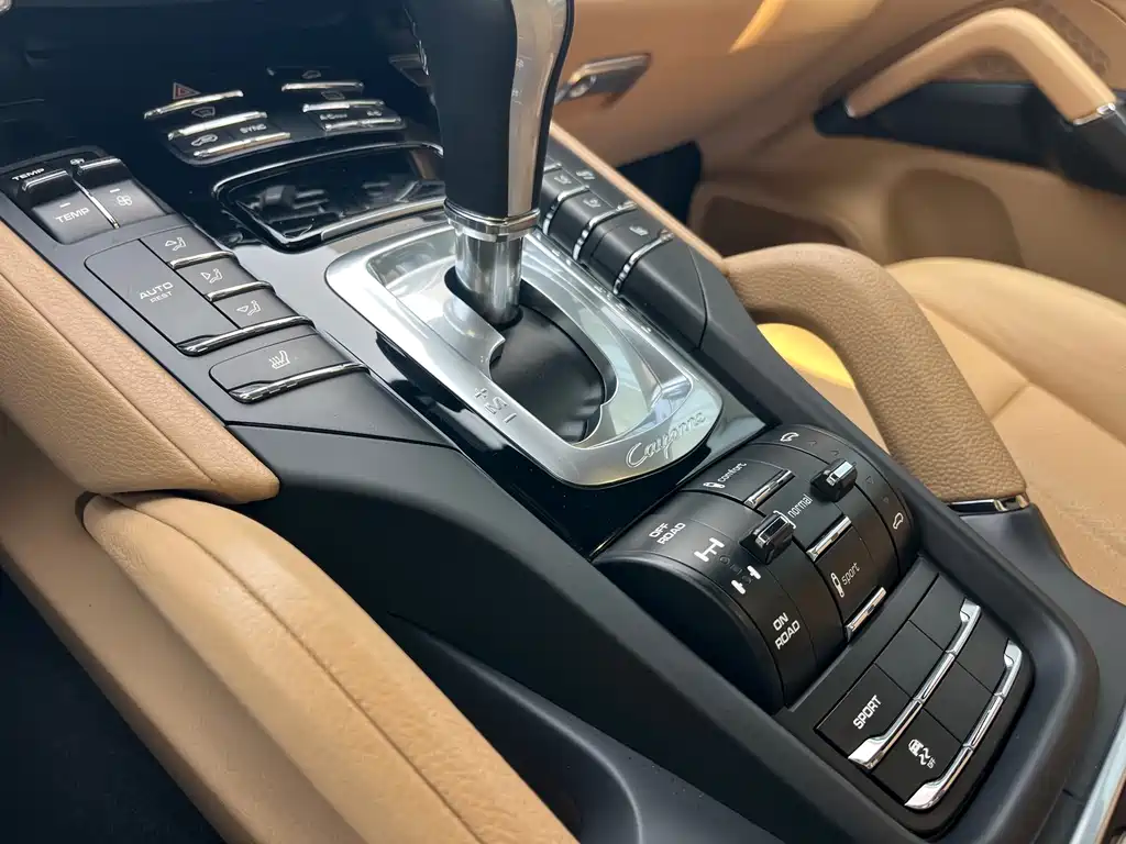 Porsche Cayenne 2014 — фото 11
