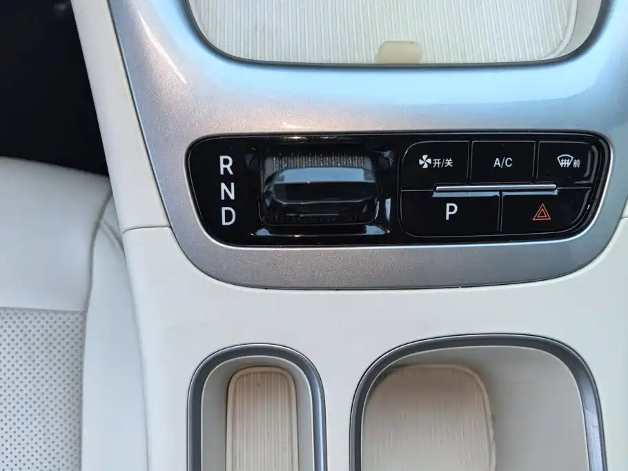 Geely Galaxy Starwish 2025 — фото 16