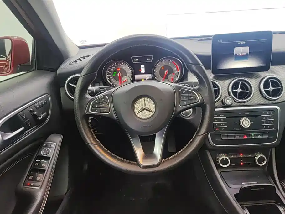 Mercedes-Benz GLA 2017 — фото 15