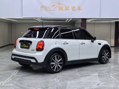 MINI MINI 2023