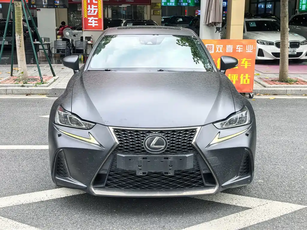 Lexus IS 2018 — фото 2