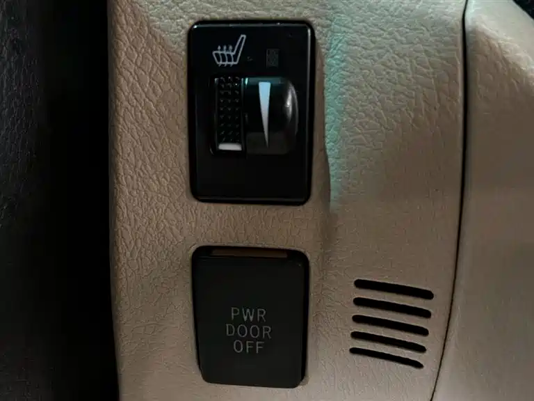 Toyota Alphard 2016 — фото 23