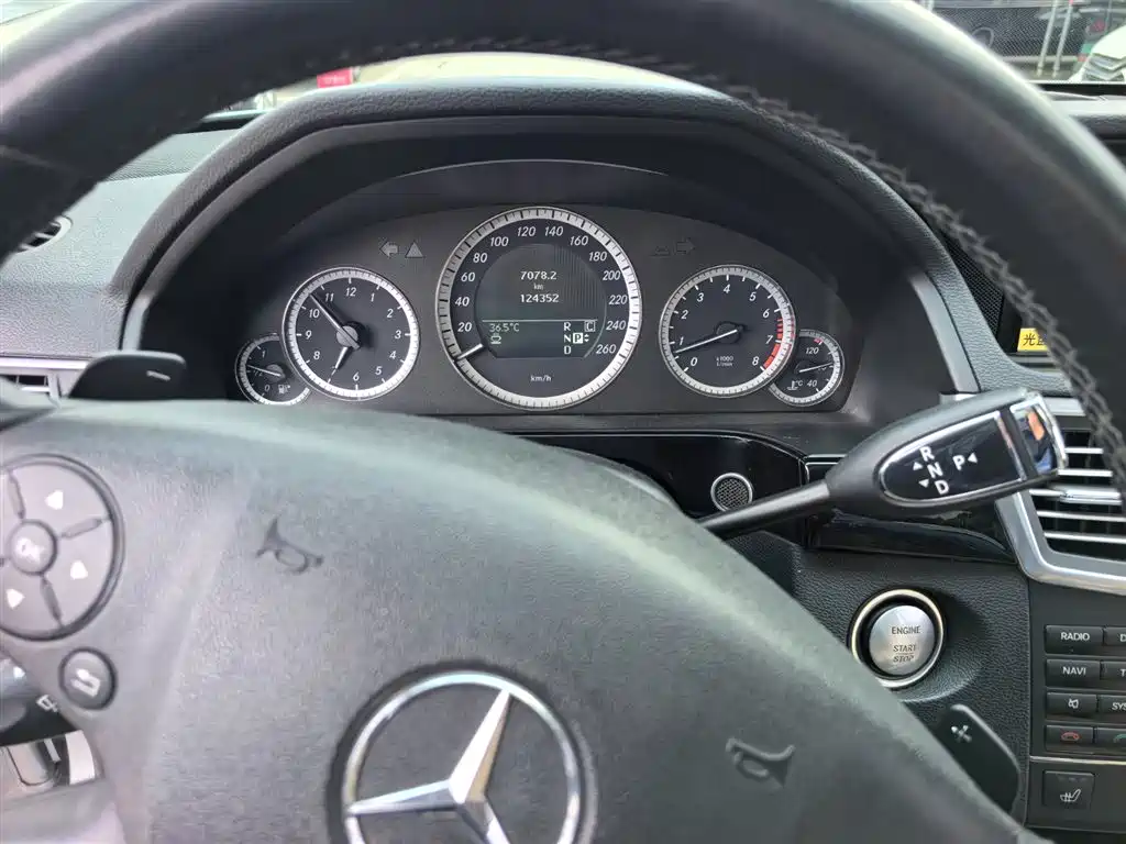 Mercedes-Benz E-Class 2010 — фото 15
