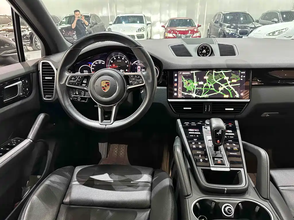 Porsche Cayenne 2023 — фото 15