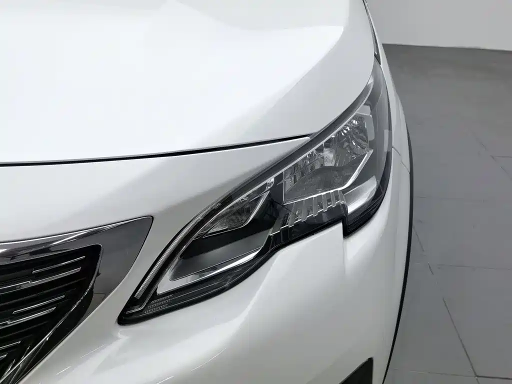 Peugeot 5008 2018 — фото 7