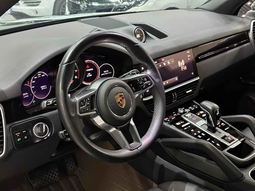 Porsche Cayenne 2023 — фото 11