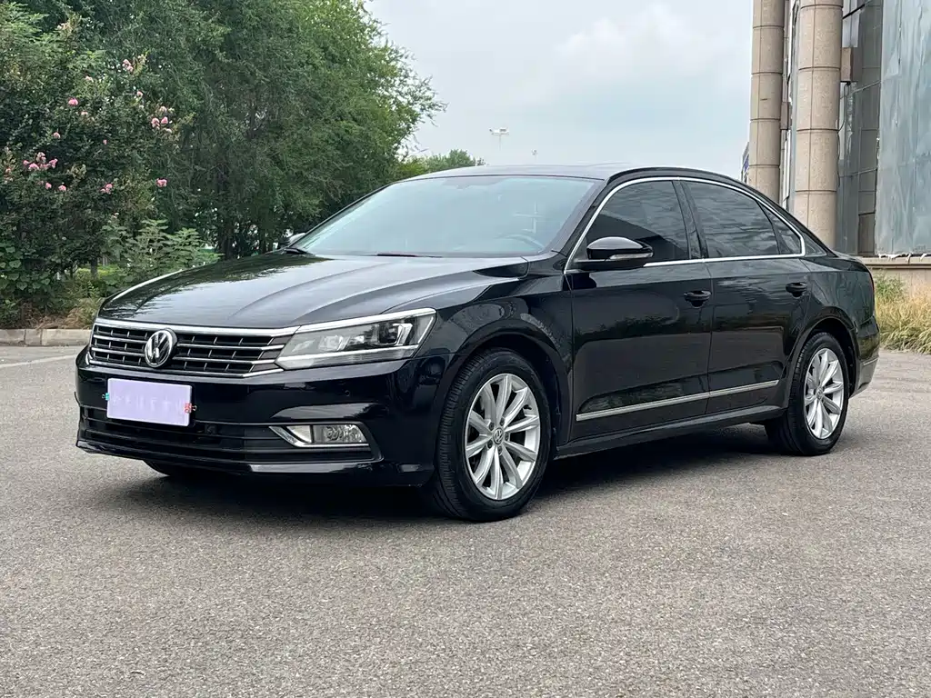 Volkswagen Passat 2018 — фото 1