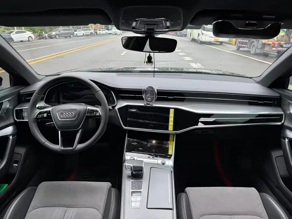 Audi A6L 2022