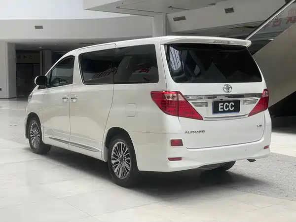 Toyota Alphard 2014