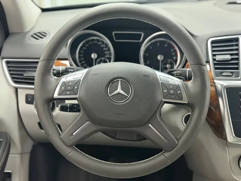 Mercedes-Benz M-Class 2014 — фото 10