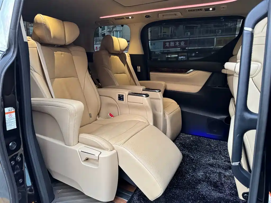Toyota Alphard 2018 — фото 8