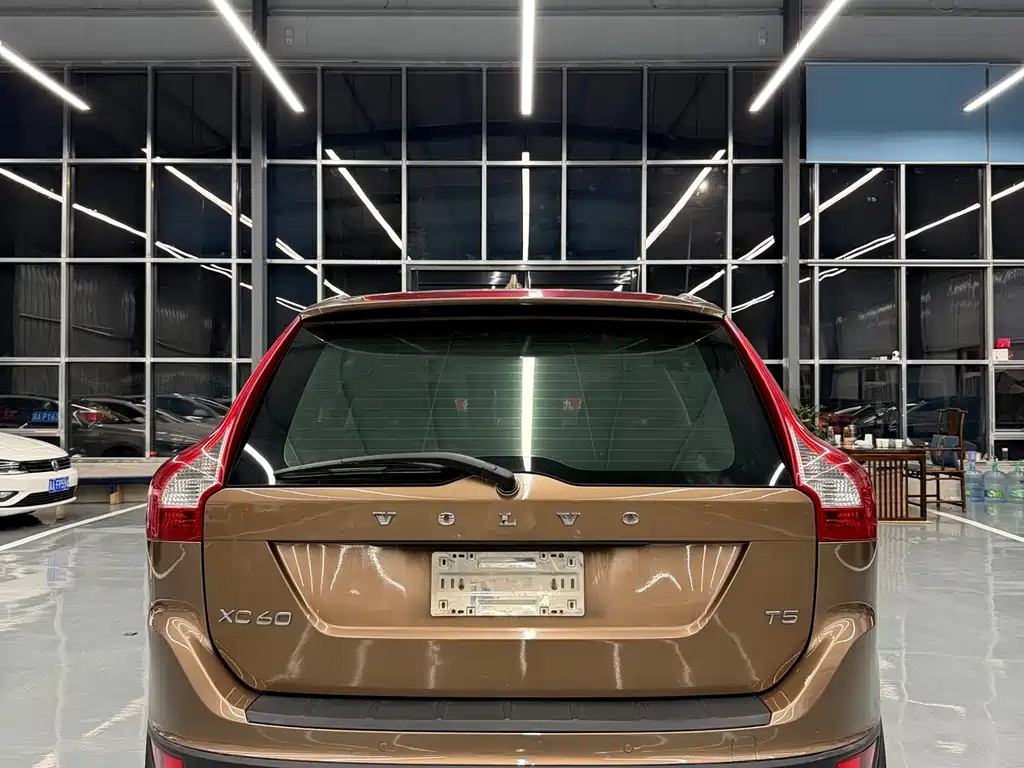 Volvo XC60 2013 — фото 12