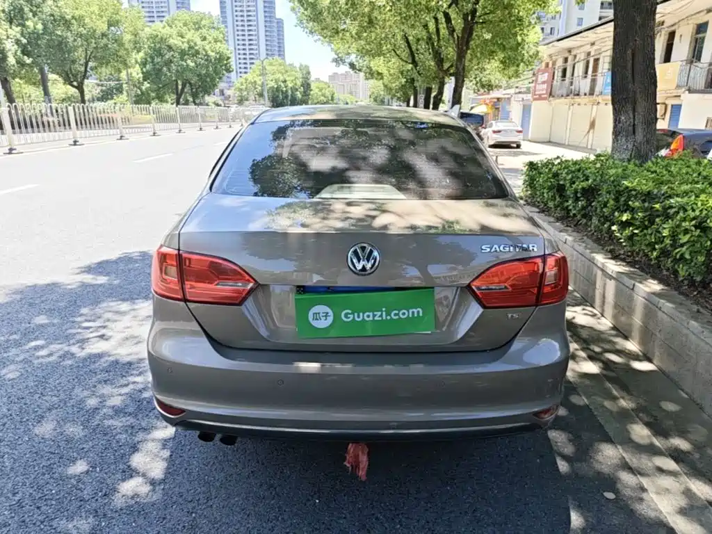Volkswagen Sagitar 2015