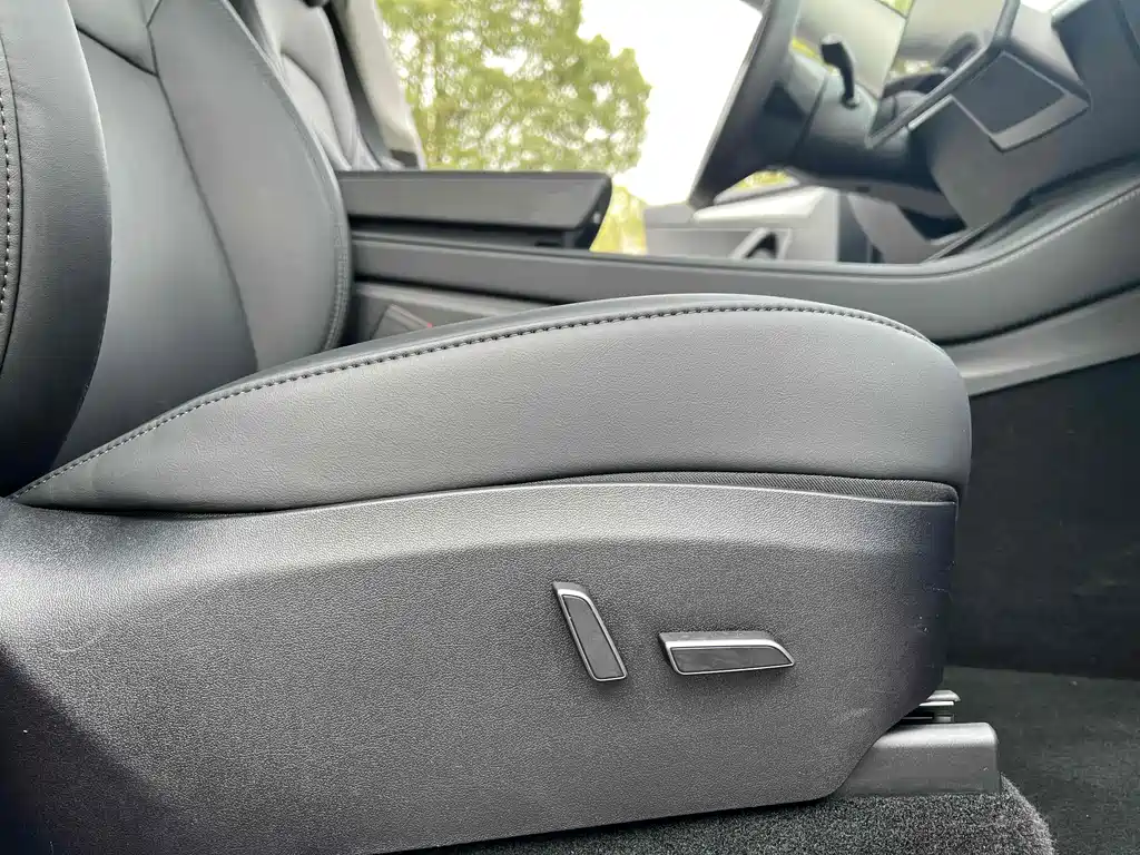 Tesla Model Y 2024 — фото 16