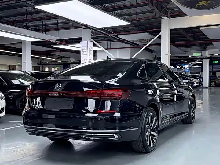 Volkswagen Passat 2024 — фото 18