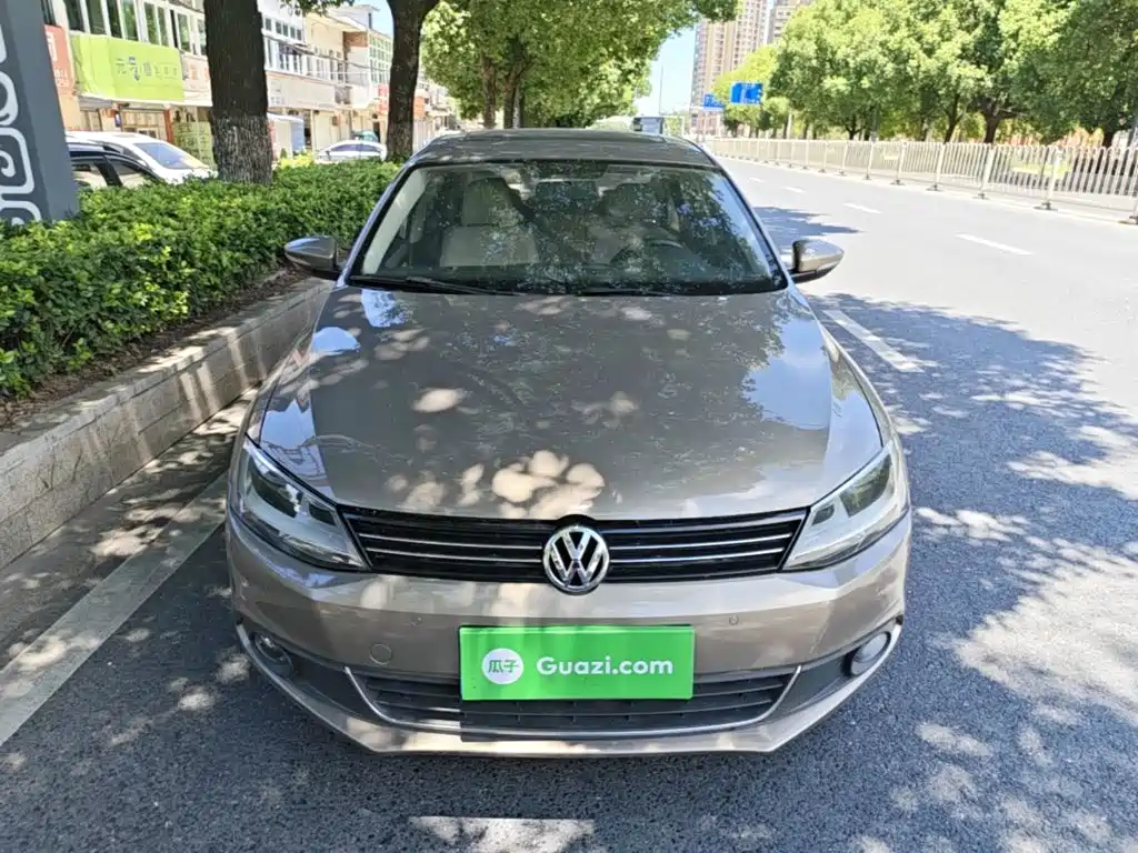 Volkswagen Sagitar 2015