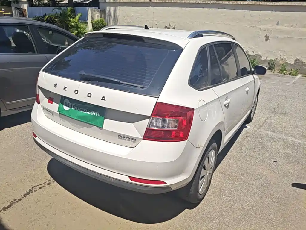 Skoda Rapid Spaceback 2020 — фото 7