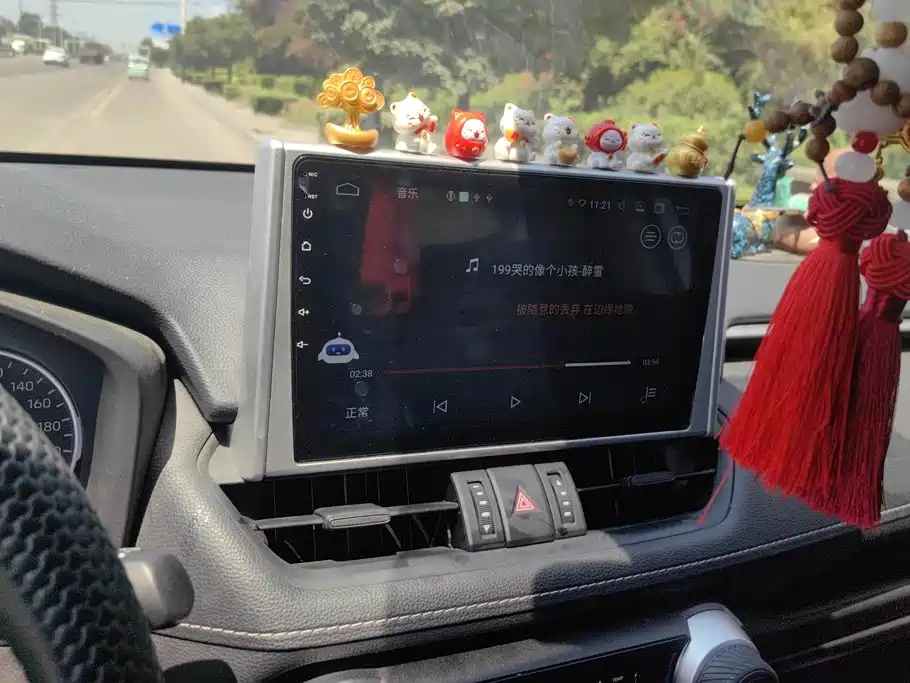 Toyota RAV4 2022 — фото 13