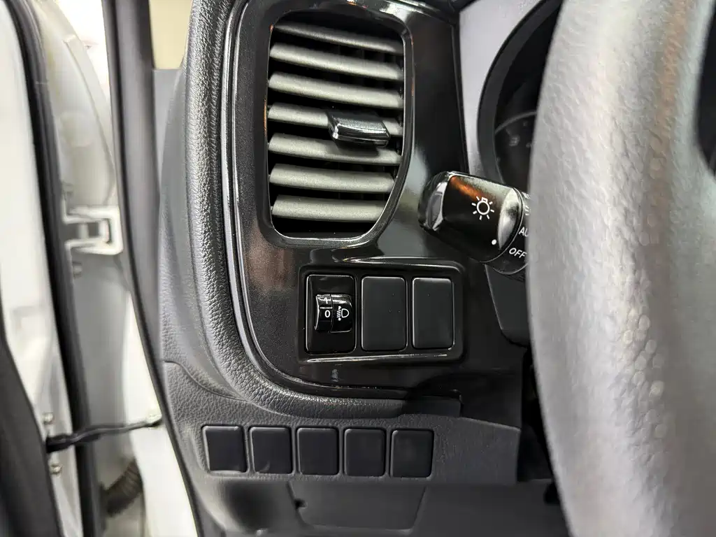 Mitsubishi Outlander 2022 — фото 12