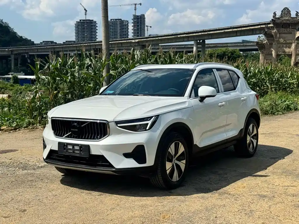 Volvo XC40 2024 — фото 1