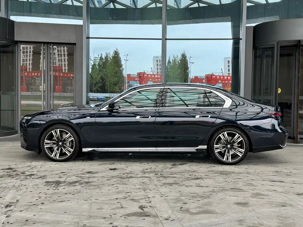 BMW 7 Series 2025 — фото 20