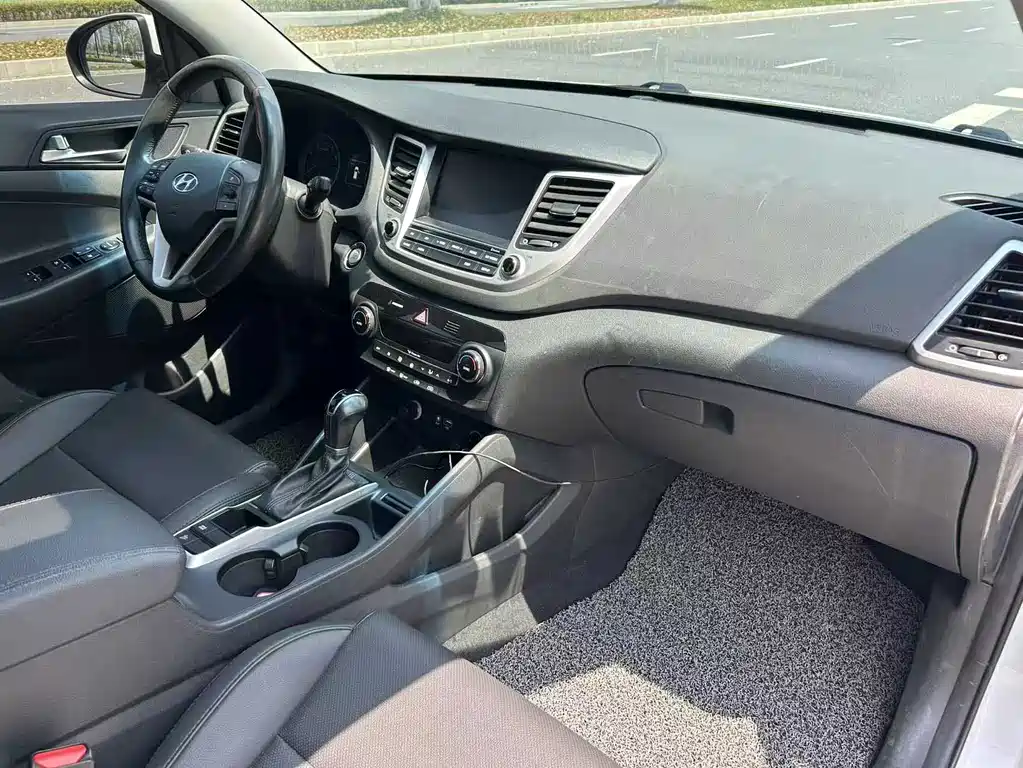 Hyundai Tucson 2017 — фото 9