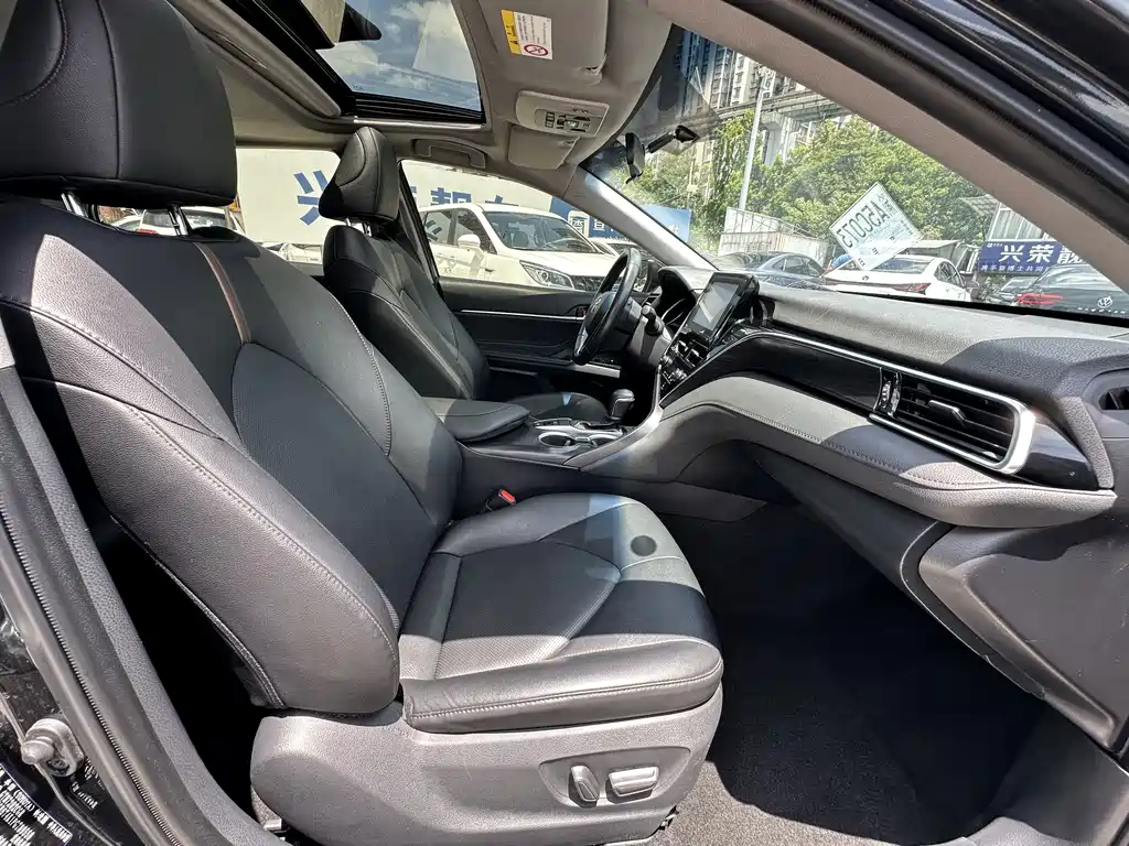 Toyota Camry 2024 — фото 12