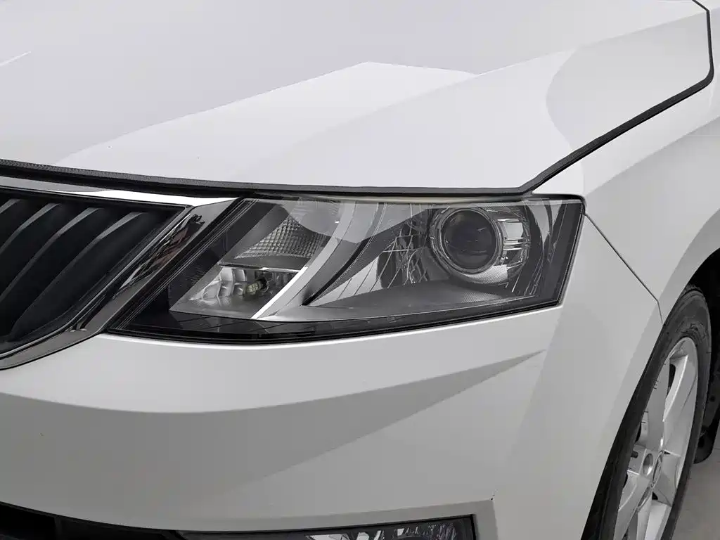 Skoda Rapid Spaceback 2018 — фото 7