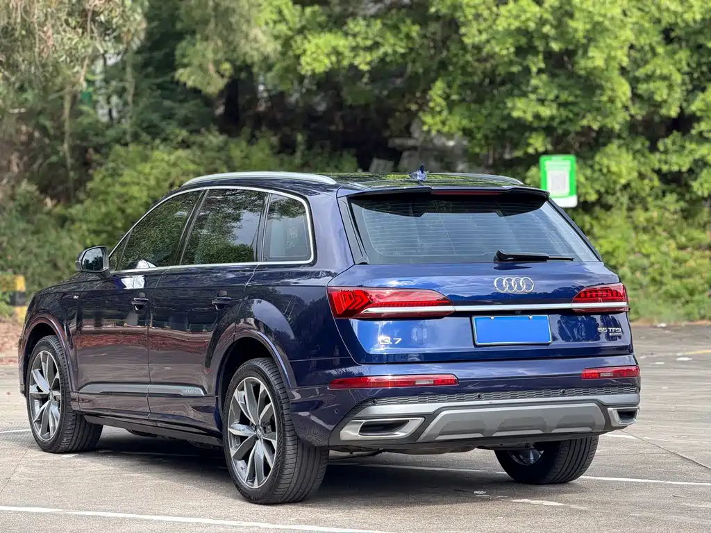 Audi Q7 2020 — фото 13