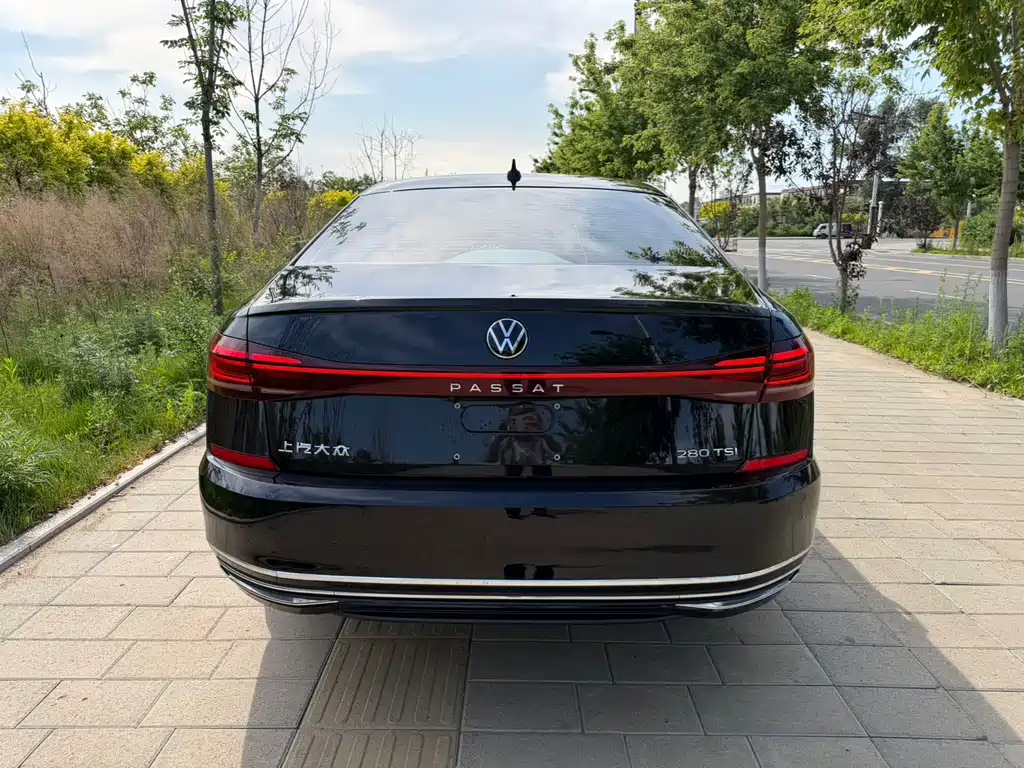 Volkswagen Passat 2023 — фото 8