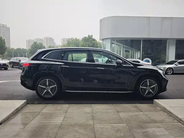 Mercedes-Benz EQS SUV 2026