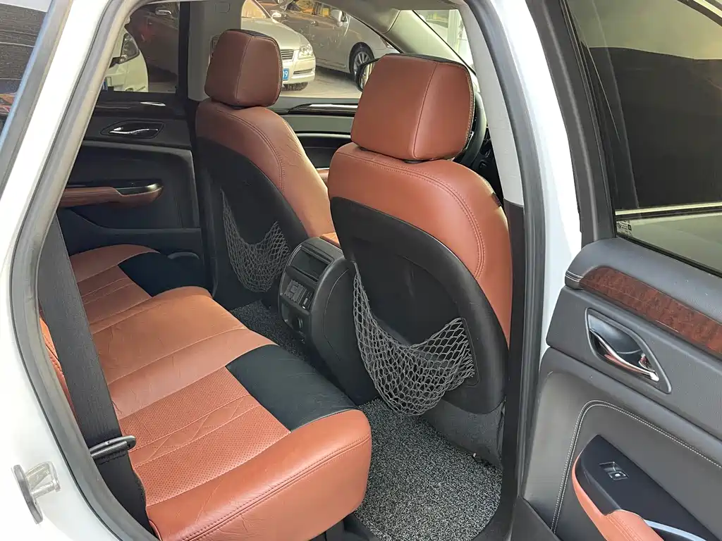 Cadillac SRX 2015 — фото 17