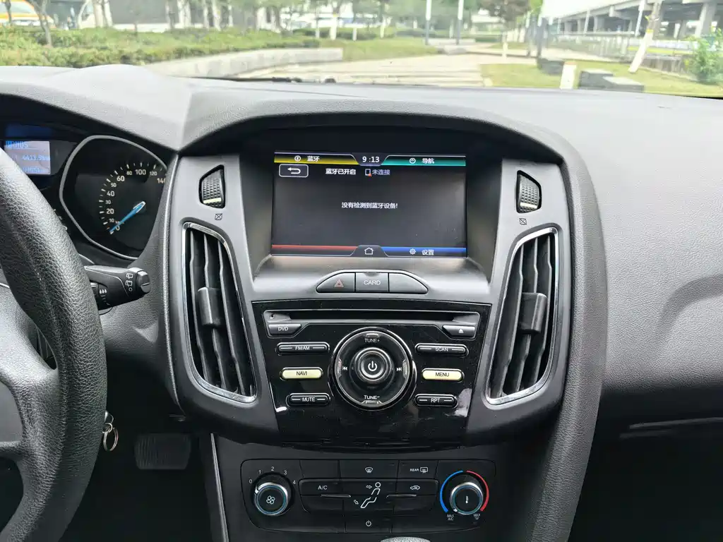 Ford Focus 2016 — фото 16