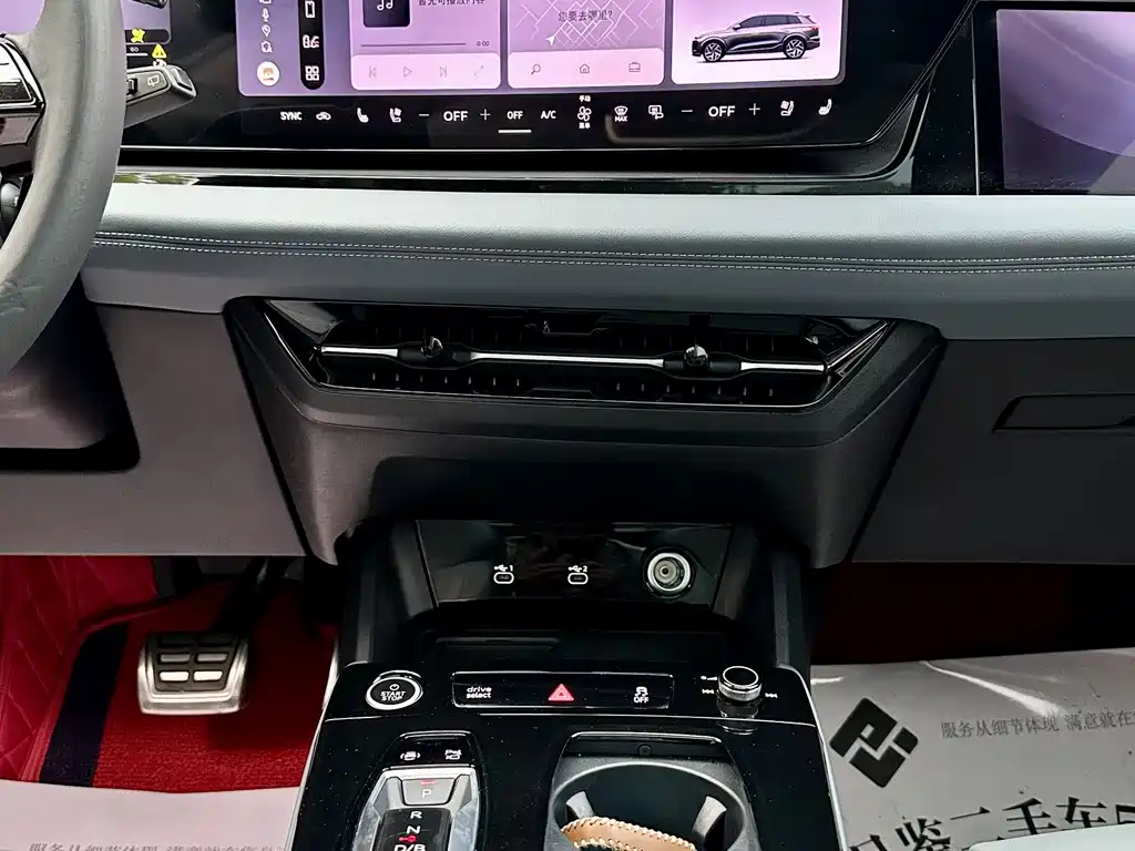 Audi Q6L e-tron 2025 — фото 17
