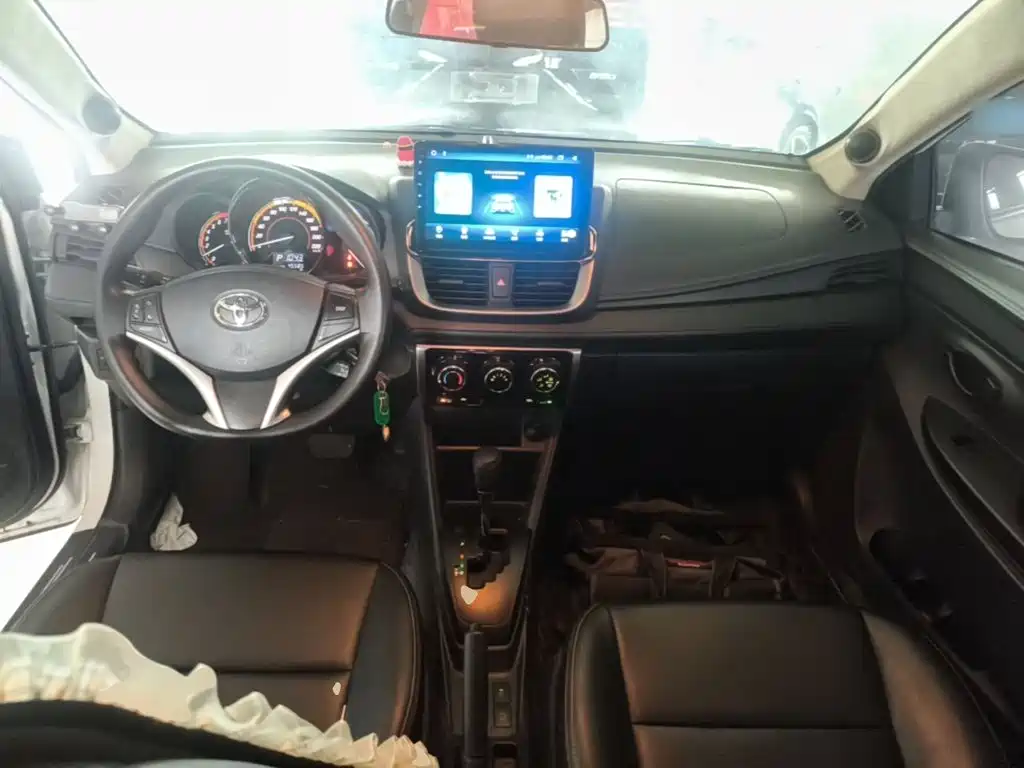 Toyota Yaris L 2022 — фото 10