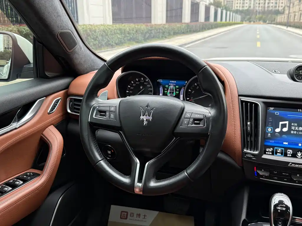 Maserati Levante 2017 — фото 12