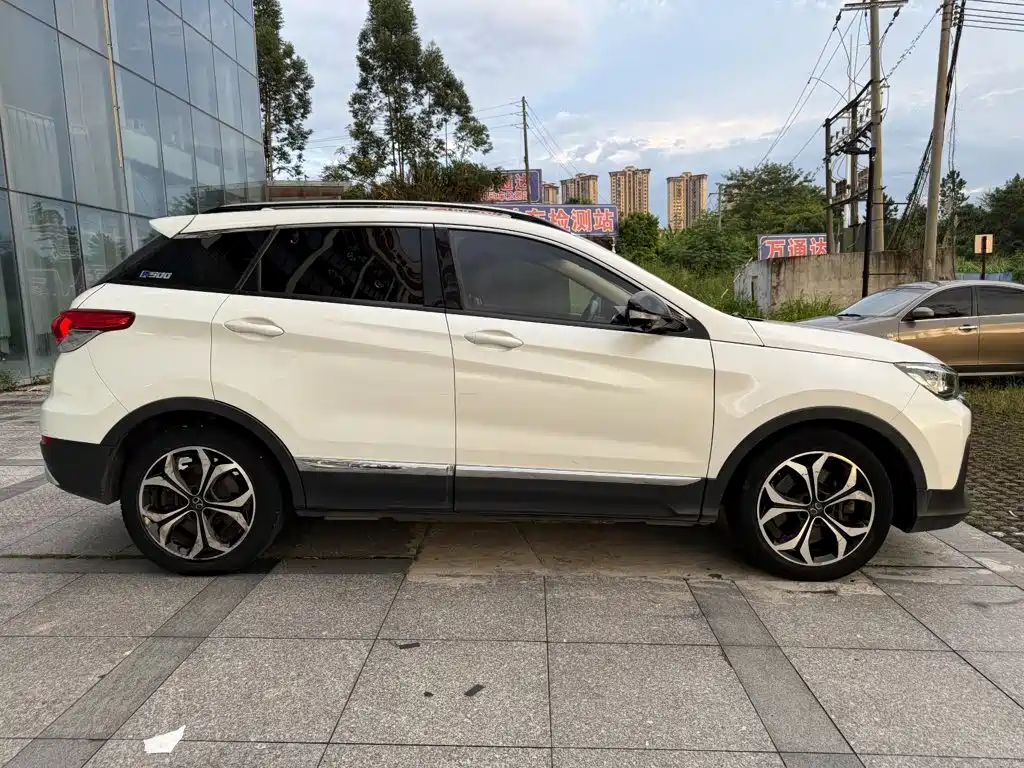 BAIC Beijing EX5 2019 — фото 7